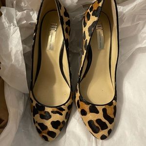 EUC LEOPARD PRINT WOMENS HEELS